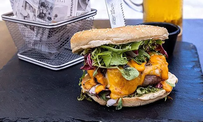 ≋ Menú de hamburguesas para 2 o 4 personas en Es-Kina