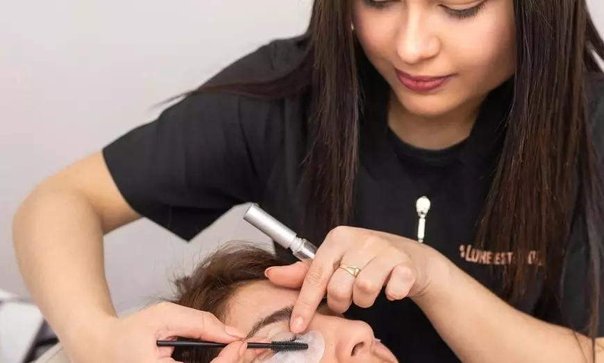 Image 2: Tratamientos para pestañas y cejas: lifting, tinte, diseño o laminado 