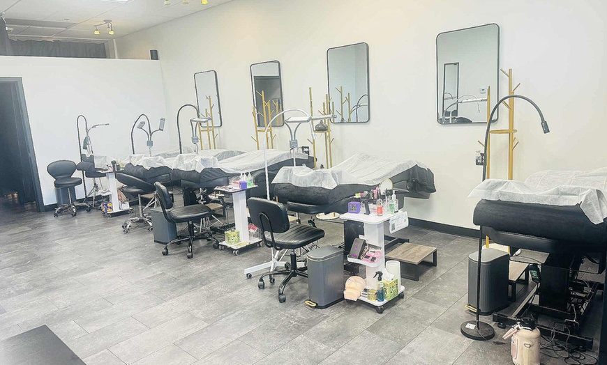 Image 7: Enhance Your Look with Classic, Hybrid or Volume Eyelash Extensions