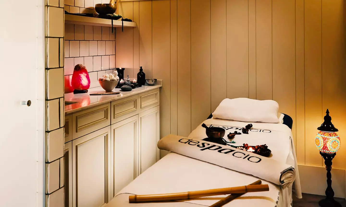 Ritual romántico para 2 con masaje de hasta 1 h, copa de cava y más