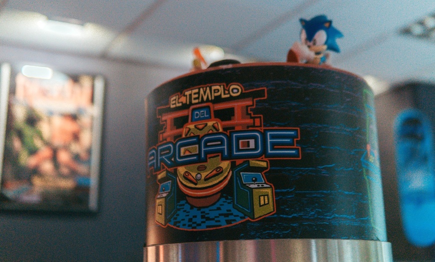 Image 3: Pase o descuento del 10 % para evento en sala de recreativos retro