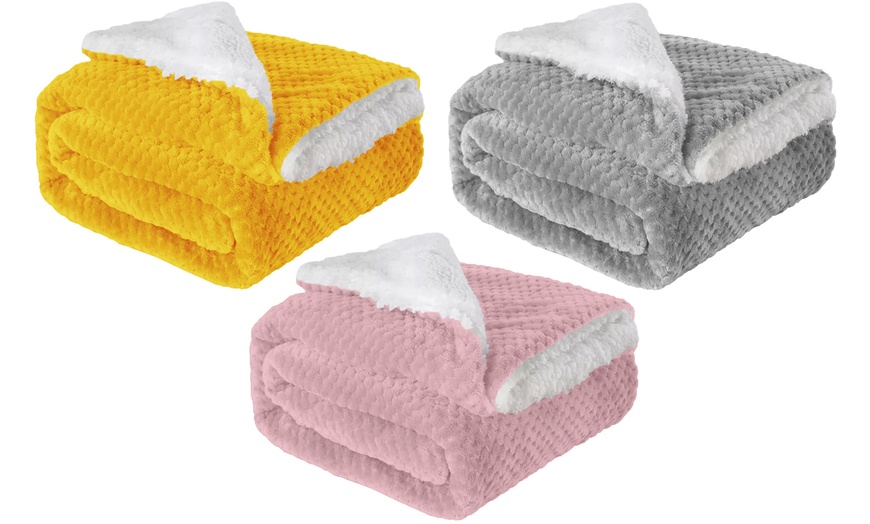 Image 1: Kuschelige Decke aus Sherpa-Material