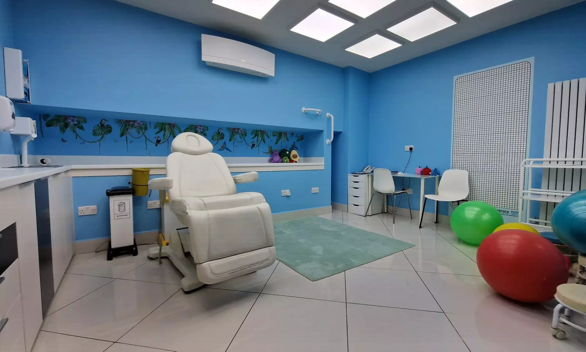 Achieve a Dazzling Smile at 66% Off at SW11 Medical & Dental Clinic!