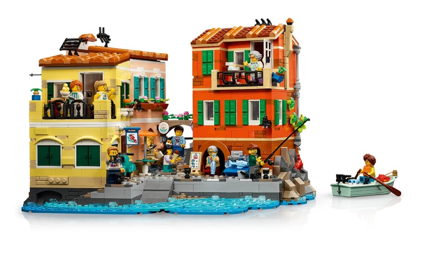 Image 1: LEGO Ideas The Italian Riviera 21359