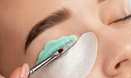 Lifting y tinte de pestañas con depilación de cejas