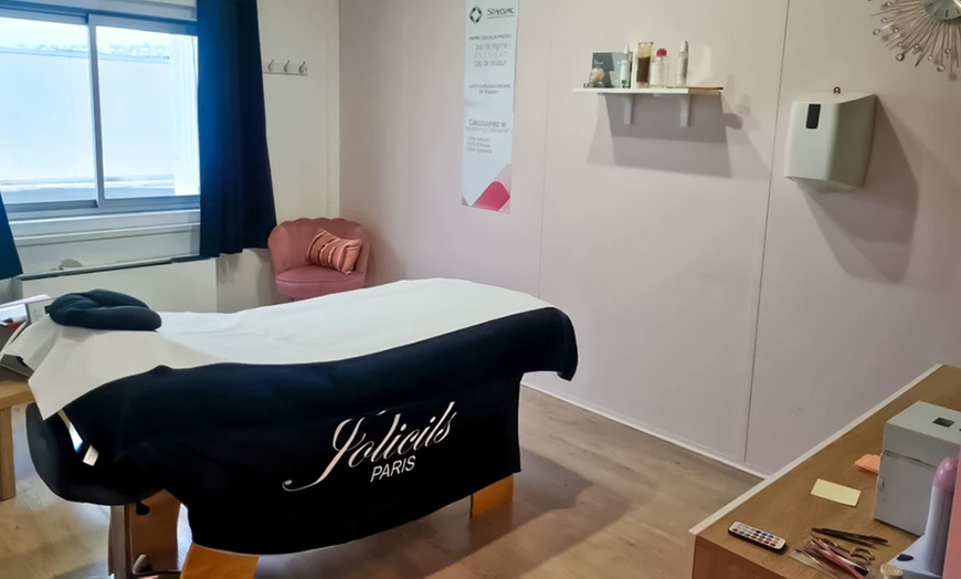 Image 2: Massage relaxant du corps et/ou soin du visage hydratant