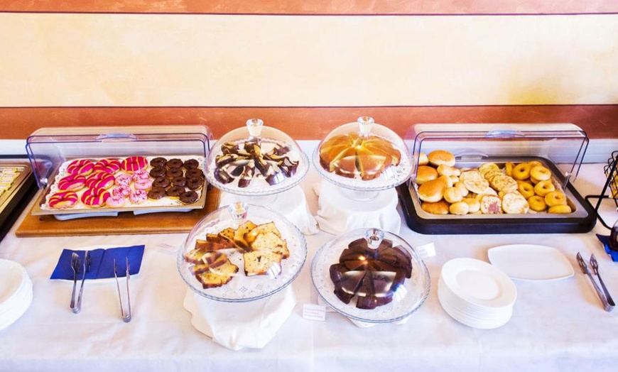 Image 8: Pozzolengo: camera Economy con mezza pensione per 2 persone