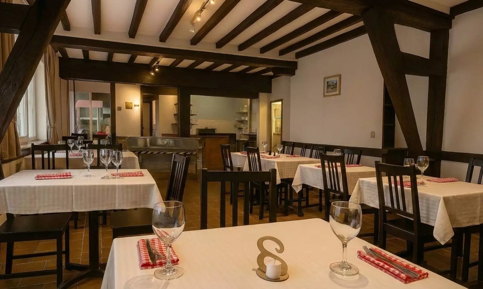 Cuisine belge, roumaine et internationale en buffet ou menu