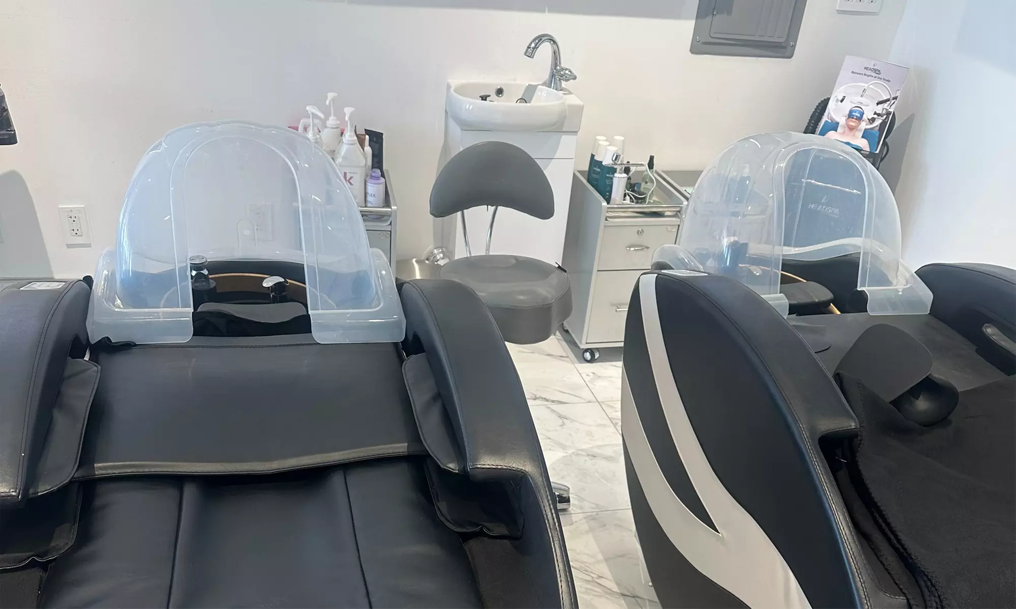Accent-Highlights, Blow Dry, Styling, Men's or Women's Haircut- 30 Min