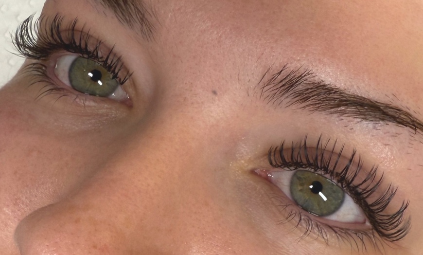 Image 3: Classic, Deluxe, Hybrid, Wispie, Volume, or Queen Eyelash Extensions