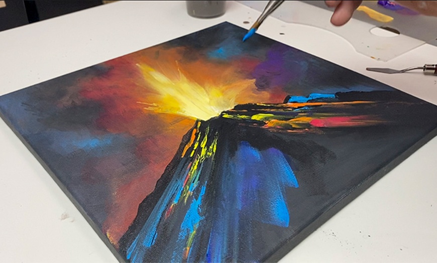 Image 1: Taller de pintura y texturas con degustación de vinos volcánicos