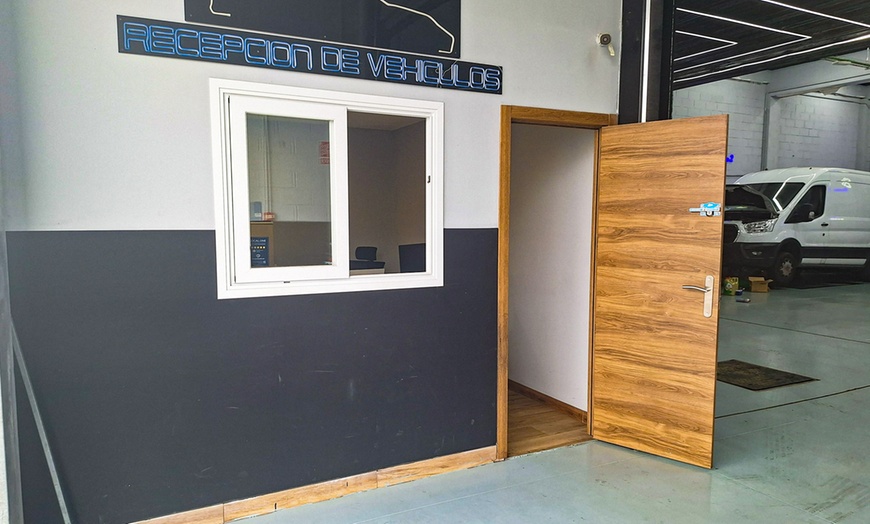 Image 3: Cambio de aceite y filtros a elegir con revisión pre-ITV de 30 puntos