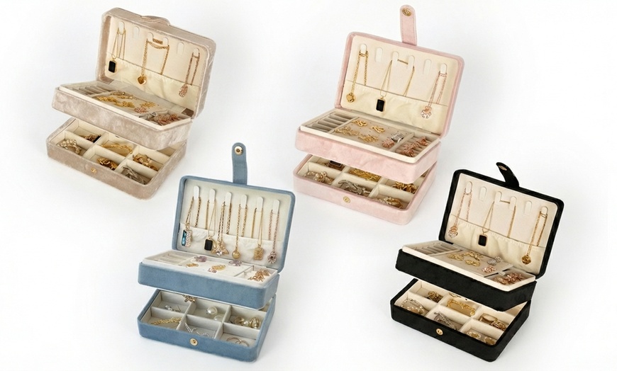 Image 5: Portable Velvet Jewellery Box