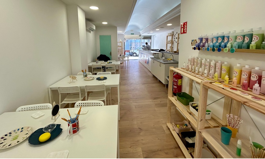 Image 10: Talleres de pintura en cerámica con opción a bebida para 1 o 2