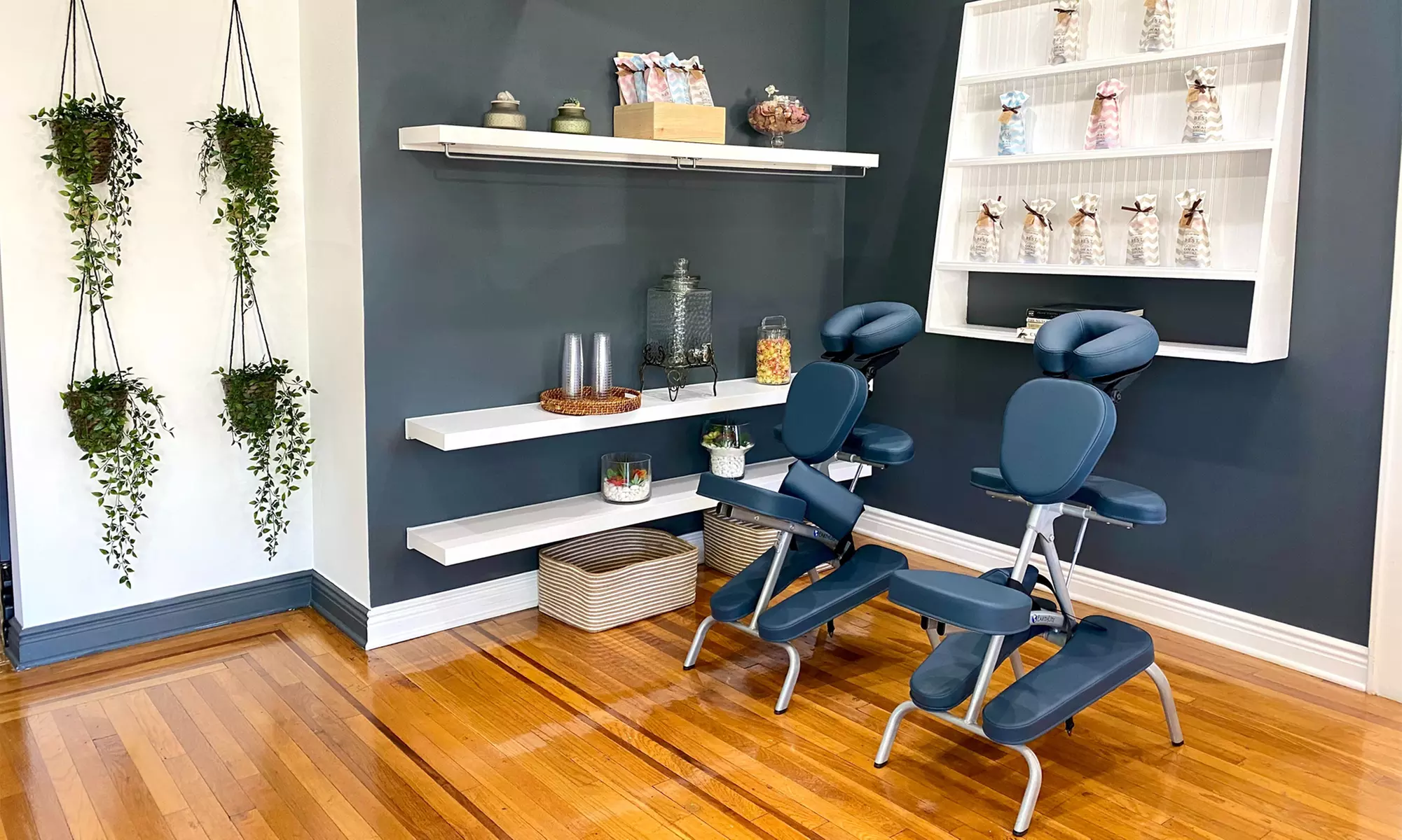 90-Min Full Body, Foot, Head & Neck Massage w/ Aroma Oil & Hot Stones