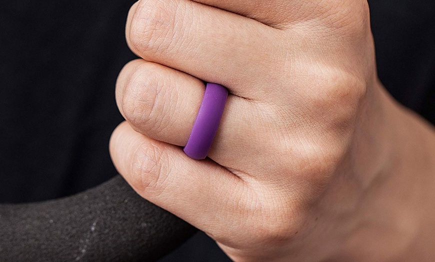 Image 6: 10-Pack Women Silicone Rings Wedding Stackable Durable Rubber Bands