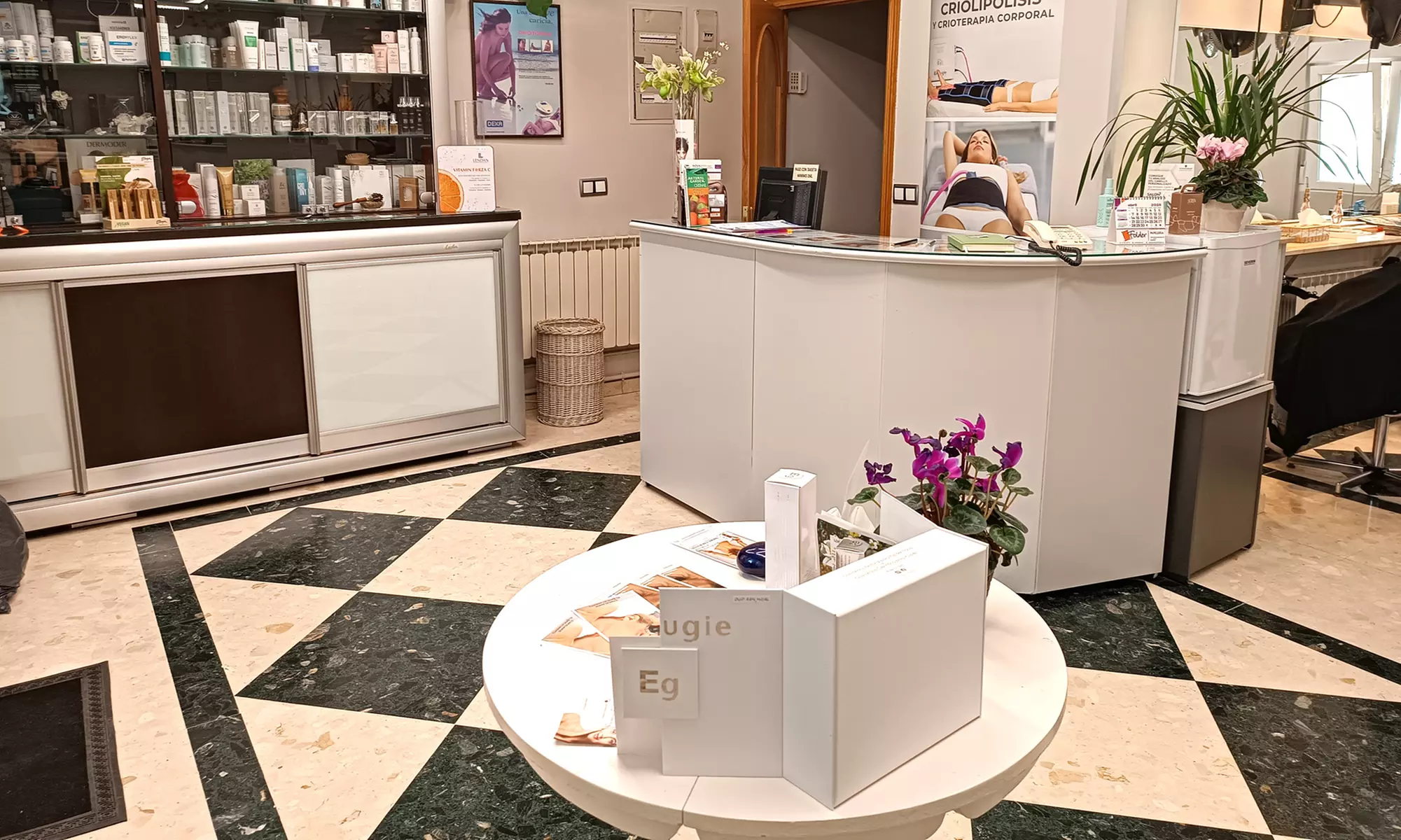 Sesión de peluquería con corte, secado natural y opción a color