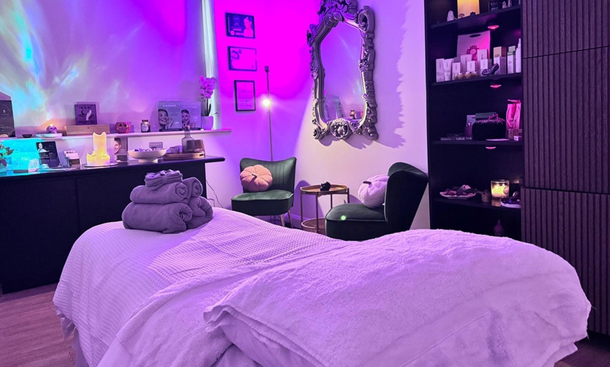 Image 3: Relax with 30-/60-Min Spa Treatment or 90-Min Pampering Package