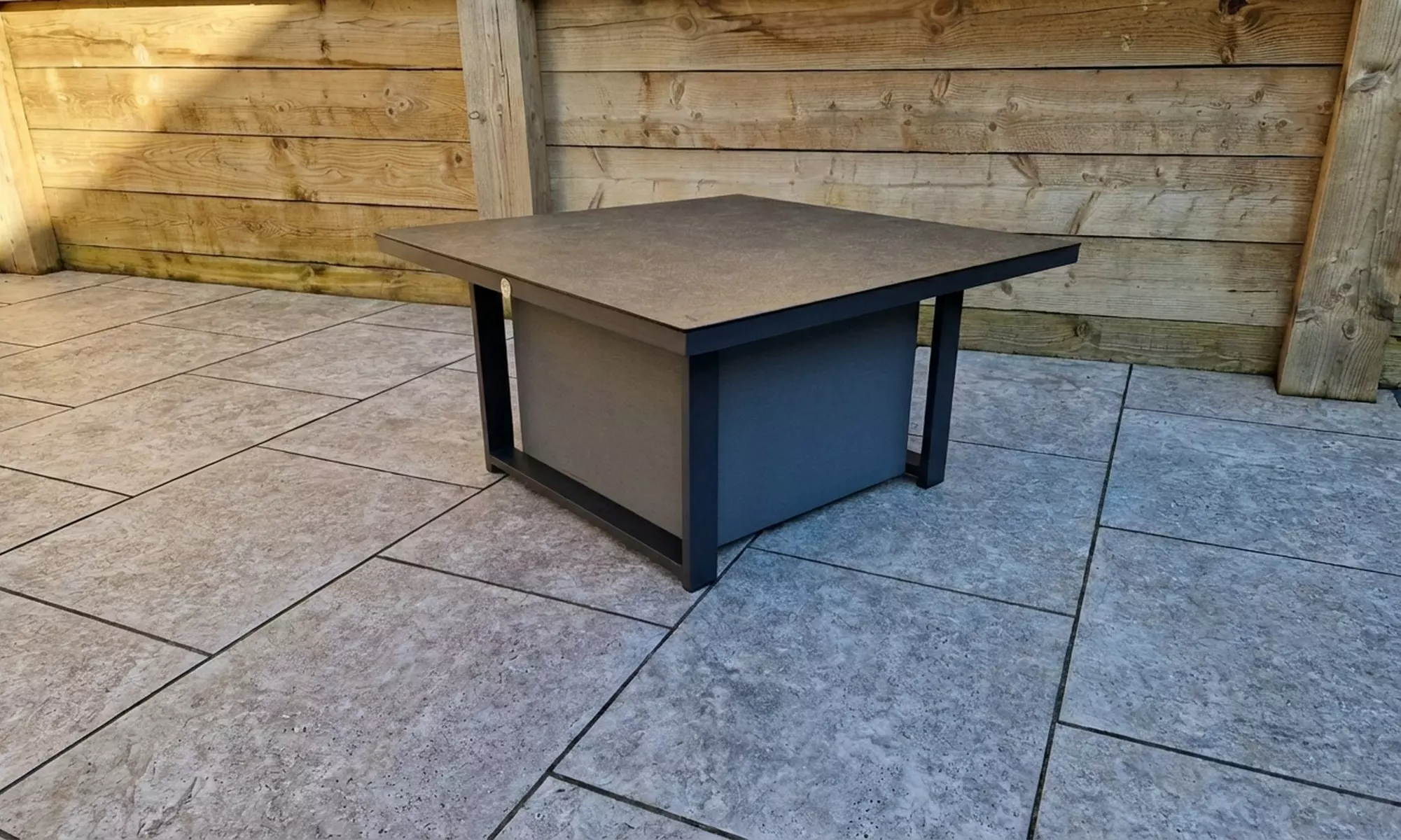 Madrid Rising Outdoor Table with Adjustable Height and 3D Glass Top