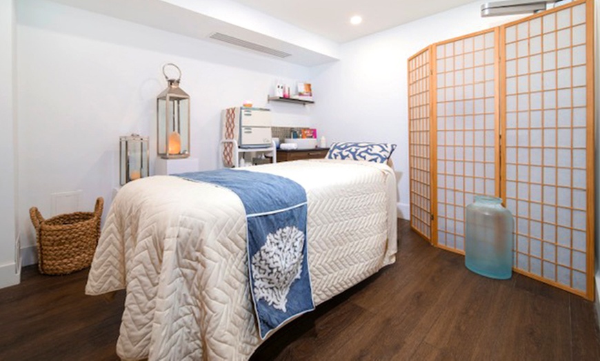 Image 2: One 60-Min Couples Massage for Two with Oxygenio Beauty Facial & More