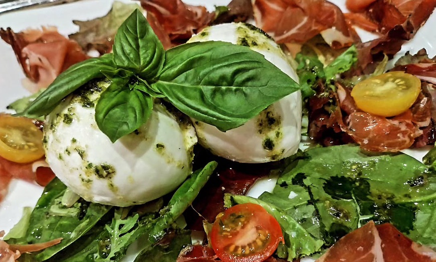 Image 7: Menú mediterráneo para 2 o 4 con opción a chuletón y botella de vino