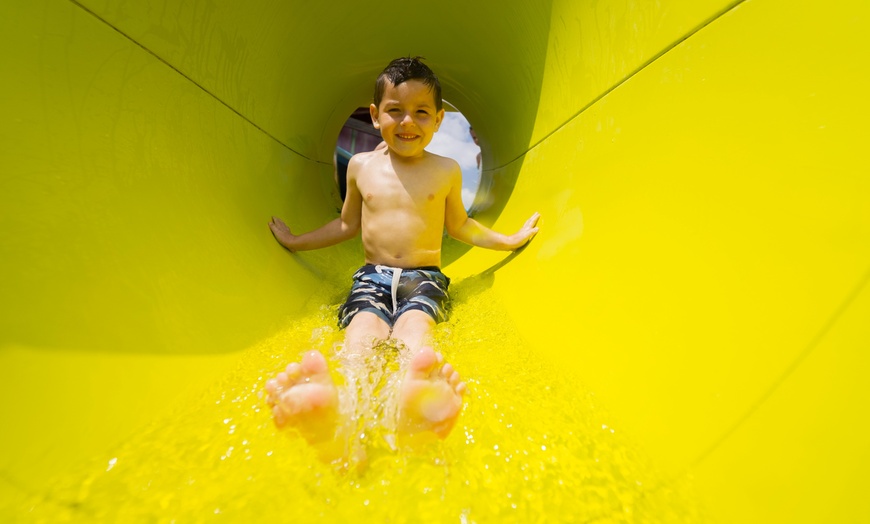 Image 9: Wet 'n' Wild Toronto: Summer Waterpark Fun and Thrills