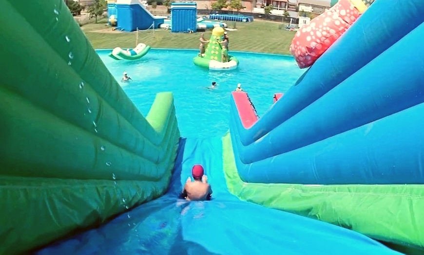 Image 2: Entrada a parque acuático para 2, 4 u 8 niños/adultos y opción a menú