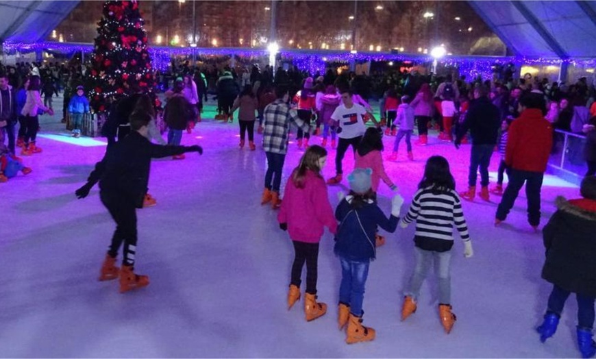 Image 6: Pista de hielo con patines para 1 o 2 personas durante 1 hora 