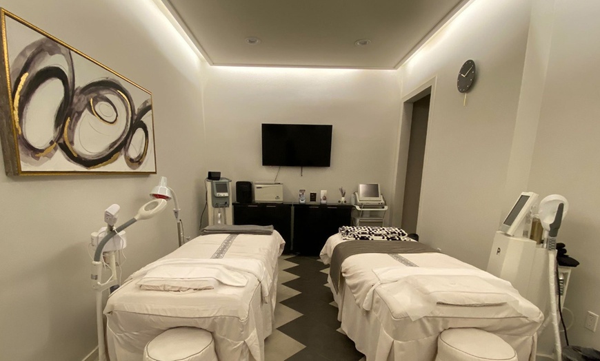 Image 1: Experience Skin Renewal with 1 or 2 60-Minute Signature HydraFacials