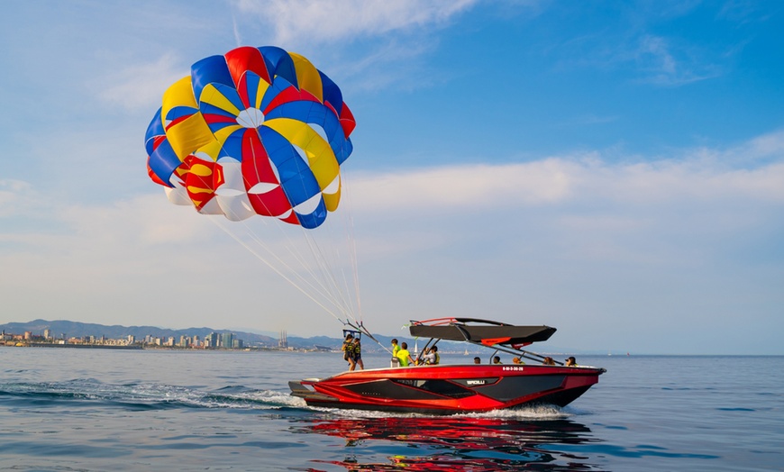 Image 3: Vuela alto: experiencia de parasailing para 2 o 4 personas 
