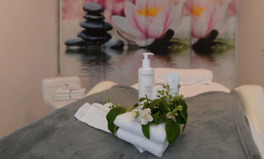 Image 2: 1 oder 2 Behandlungen: 60 Min. Diamant-Mikrodermabrasion für 1 Person