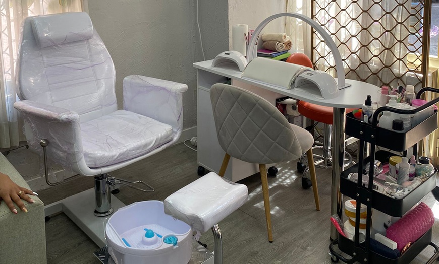 Image 5: Corte de puntas, tratamiento de repolarización y opción a tinte/mechas