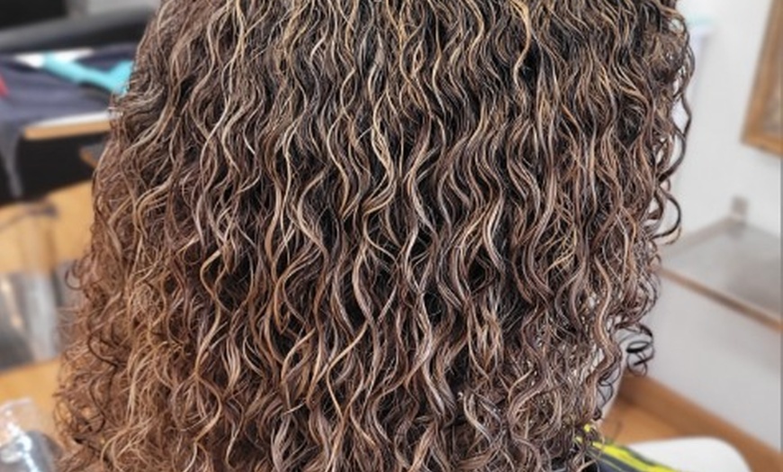 Image 13: Up to 42% Off on Salon at Glamurs beauty studio