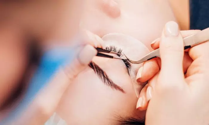 Lifting y tinte de pestañas con opción a diseño y depilación de cejas