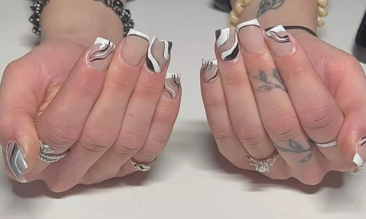 Experience a Relaxing Mani-Pedi Session