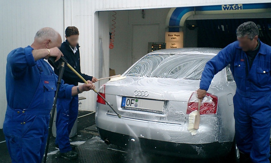 Image 5: Premium-Autowäsche „Das Beste“ für streifenfreien Glanz für 1 Fahrzeug