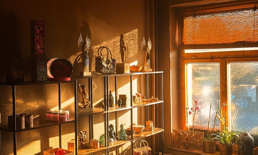 Image 2: 30-90 Min. Gesichts-, Aromaöl-, Bali- oder Hot-Stone-Massage für 1 P.