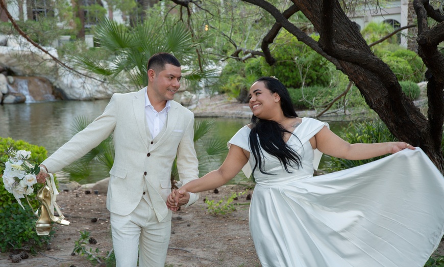 Image 4: 2 or 4 Hours of Wedding Photography with Online Image Gallery