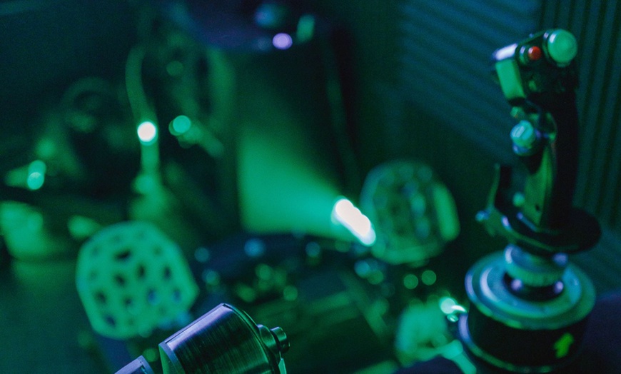 Image 3: Sesja na symulatorze myśliwca F-16 / F-18 / F-35 w Simair 