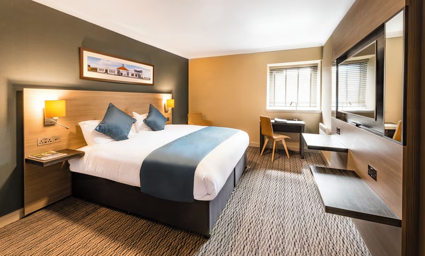 Image 9: Aberdeen: Standard Double Room w/Breakfast 10%Dis on Food&Soft Drinks
