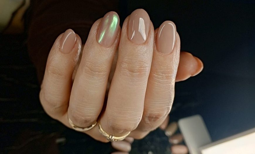Image 5: 1 sesión de manicura, pedicura o ambas o uñas de gel a elegir
