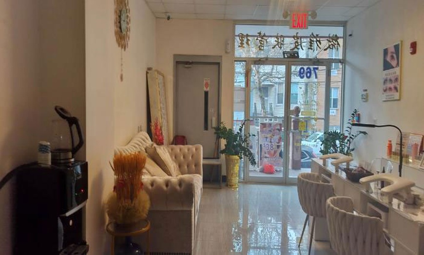 Image 2: 60-Min Body Massage Spa, Essential Oil w/ Free 15-Min Guasha & More