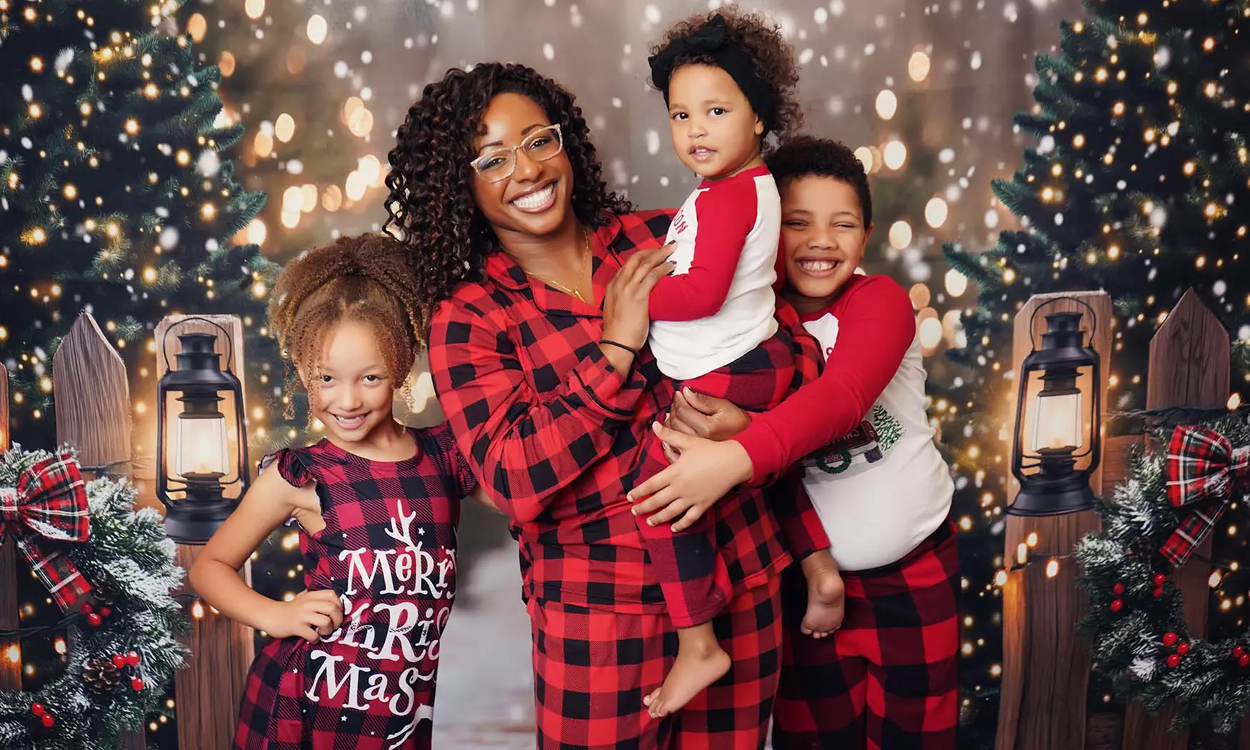 15 or 30 Minute Seasonal or Holiday In-Studio Photography Session