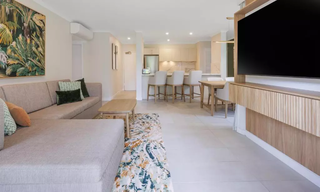 Palm Cove Getaway: Two or Three-Bedroom Apartment with WiFi