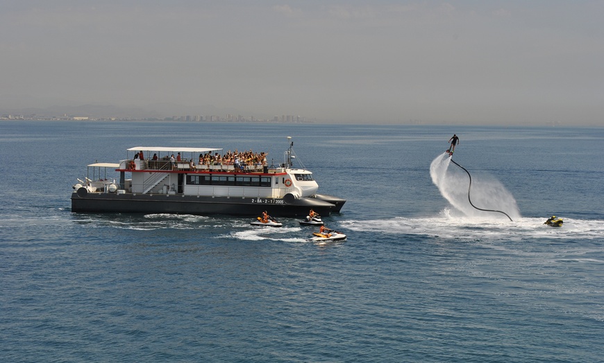 Image 11: Paseo en catamarán con baño en alta mar y bebida para niño o adulto