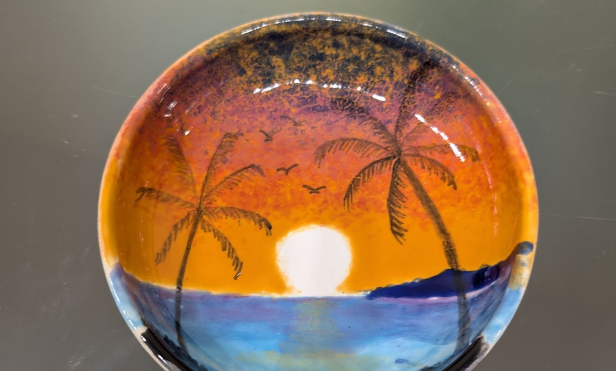 Image 25: Taller de pintura cerámica con picoteo y bebida para 1 o 2 personas