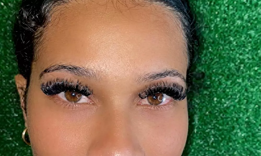 Pretty Palace: Expert Waxing, Jelly Masks, and Lash Extensions