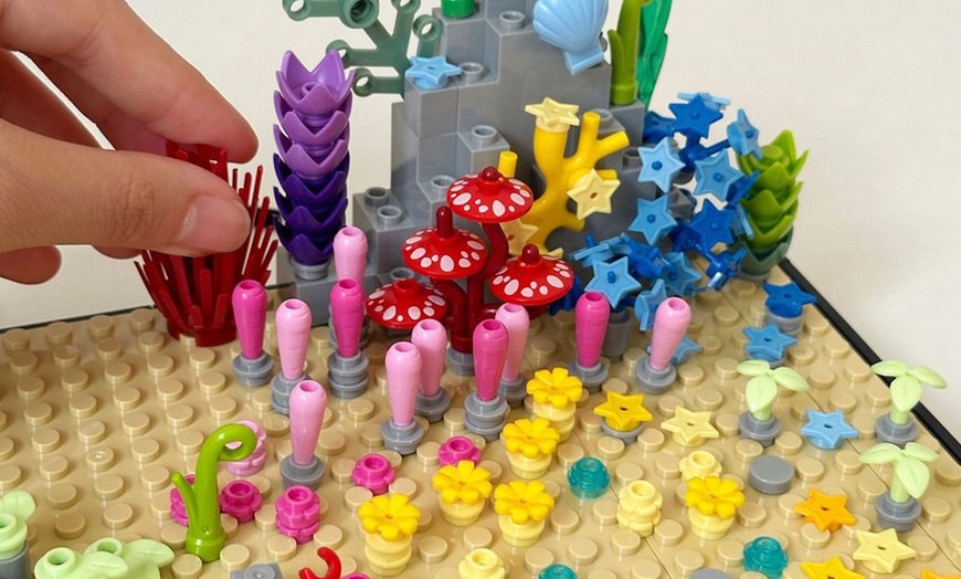 Image 17: Aquarium Building Block Kit with Night Lights - 570 Pieces