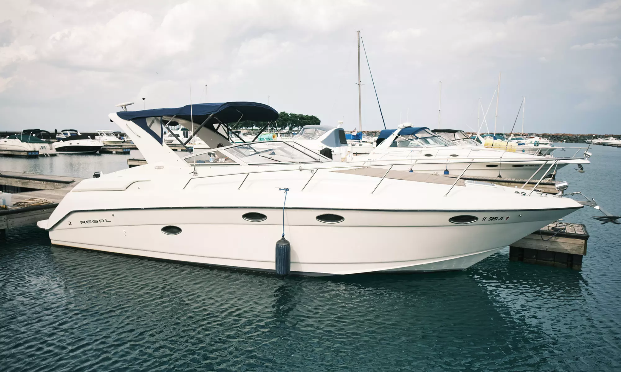 Enjoy with 3-Hour Weekday or Weekend Yacht Rental for 12 People