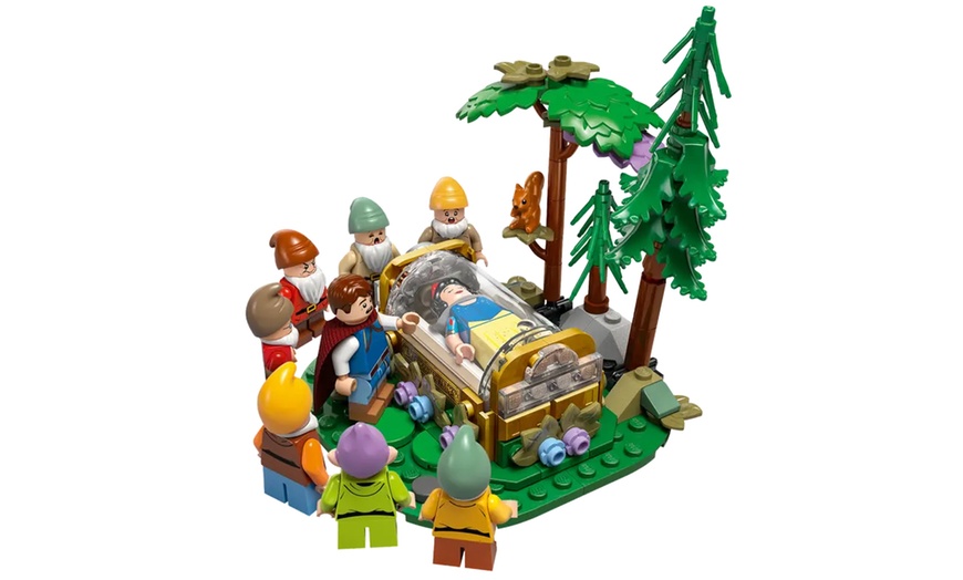 Image 7: LEGO Disney Snow White Set, Includes Iconic Characters